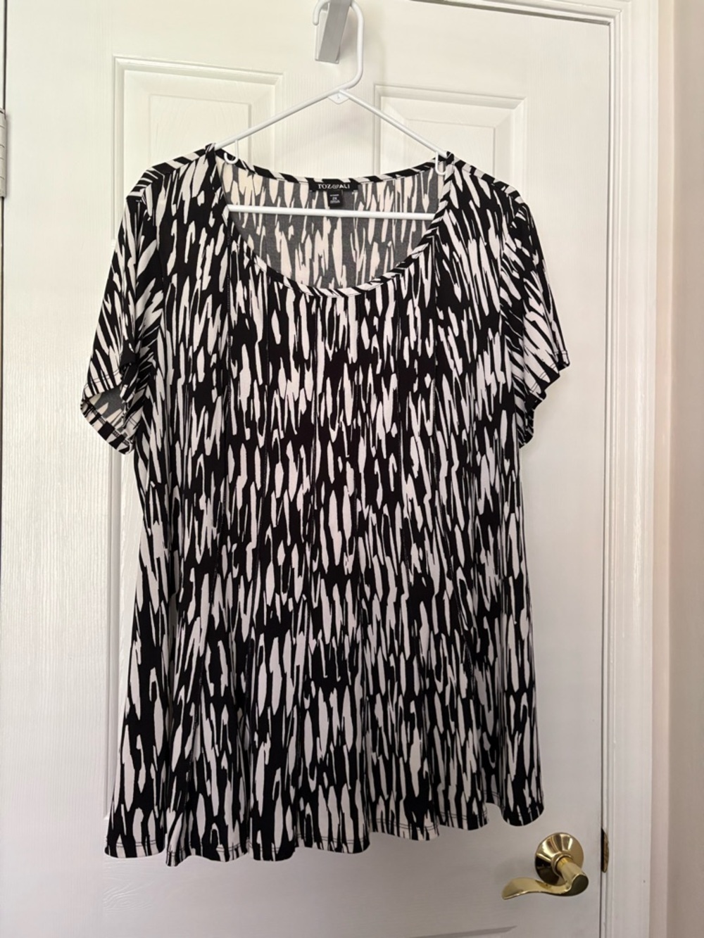 Alfani Black & White Abstract Scoop Neck Short-Sleeve Top